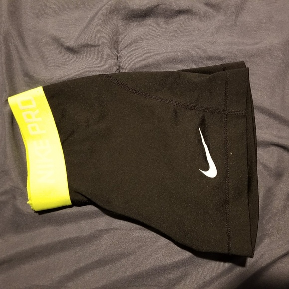 Nike workout shorts - Picture 1 of 4